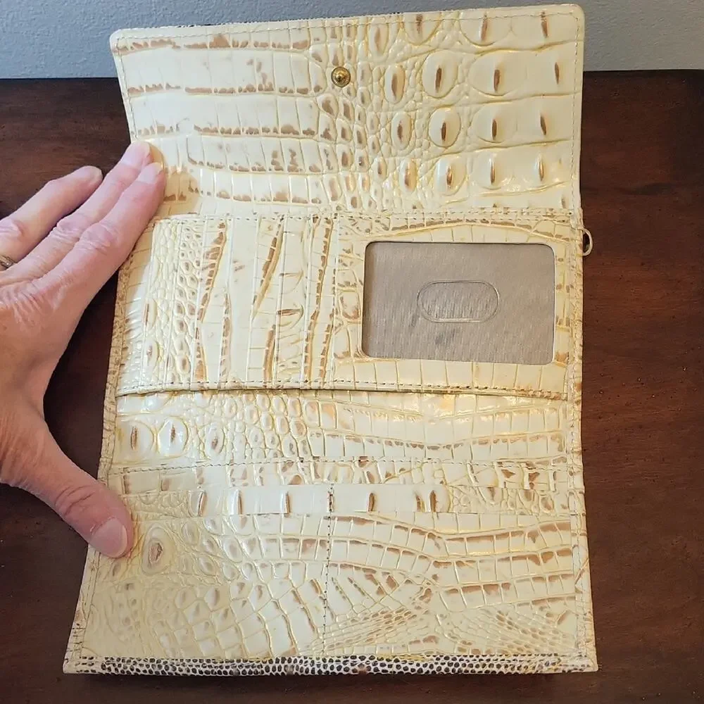 Brahmin Elegant Cream and Brown Wallet EUC